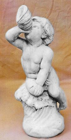 288/S - PUTTO CON CORNO IN MARMO CEMENTO