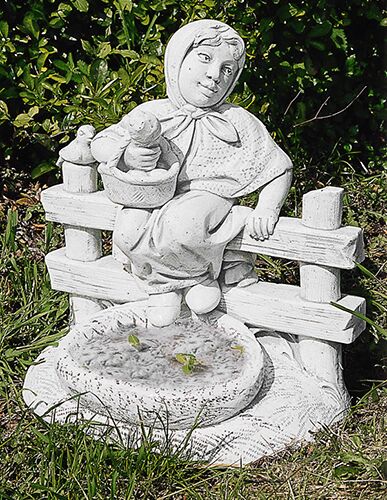 PU2048/DG - BAMBINA SU STACCIONATA IN MARMO CEMENTO