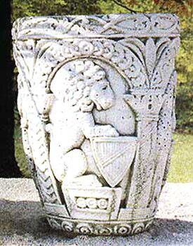 82/S - VASO LEONE CON STEMMA IN MARMO CEMENTO