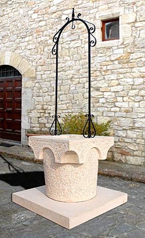 PO13/B - POZZO VENEZIANO IN MARMO CEMENTO