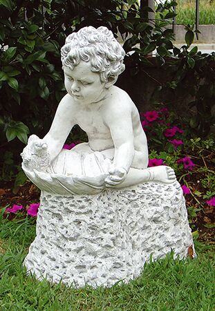 PU2085/DG - BIMBO CON CONCHIGLIA IN MARMO CEMENTO