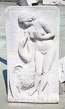 1009/S - PANNELLO LEDA CON CIGNO IN MARMO CEMENTO