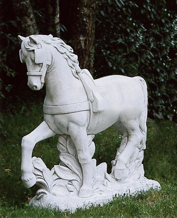 AN69/B - CAVALLO AL PASSO IN MARMO CEMENTO