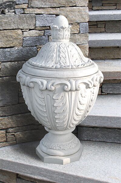VA22/B - VASO REALE CON COPERCHIO IN MARMO CEMENTO