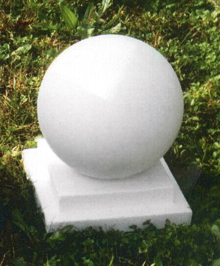 968/I - COPRIPILASTRO A PIRAMIDE CON SFERA GRANDE IN MARMO CEMENTO