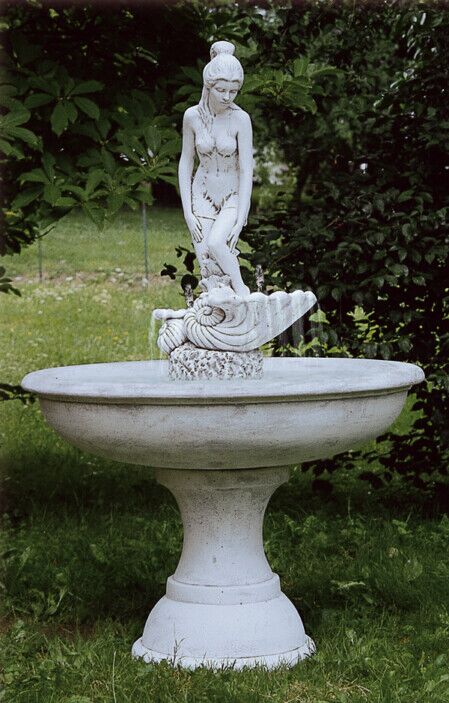 FO2688/DG - FONTANA VENERE CON CONCHIGLIA IN MARMO CEMENTO