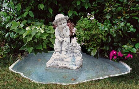LG3508/DG - LAGHETTO IN PVC + BAMBINO PESCATORE IN MARMO CEMENTO